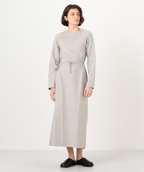 BASERANGE(ベースレンジ)の「BASERANGE シルク エプロンドレス(ワンピース・レディース・チャコールグレー・S)」の2枚目の写真