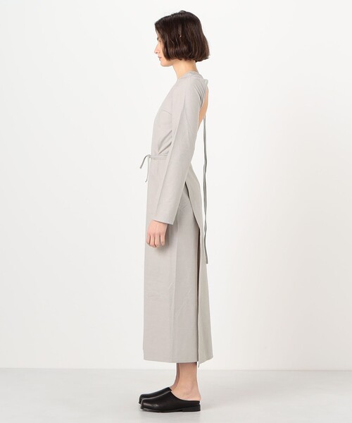 BASERANGE(ベースレンジ)の「BASERANGE シルク エプロンドレス(ワンピース・レディース・チャコールグレー・S)」の3枚目の写真