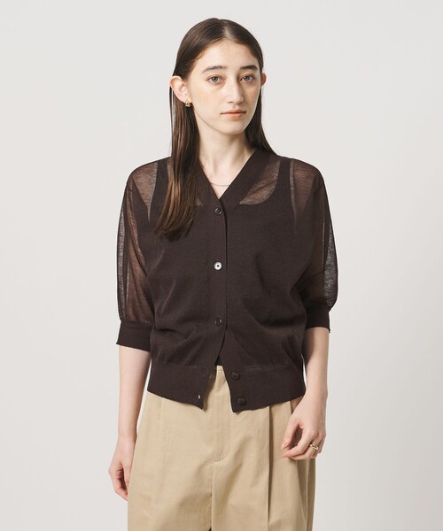 UNITED ARROWS(ユナイテッドアローズ)の「シアー Vネック カーディガン ‐ウォッシャブル‐(カーディガン/ボレロ・レディース・グレー系/ブラック/ライトブルー/ホワイト/ダークブラウン/ネイビー/レッド・FREE)」の4枚目の写真