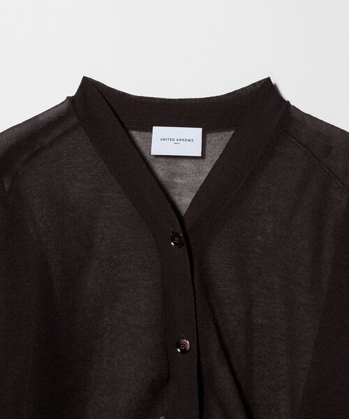 UNITED ARROWS(ユナイテッドアローズ)の「シアー Vネック カーディガン ‐ウォッシャブル‐(カーディガン/ボレロ・レディース・グレー系/ブラック/ライトブルー/ホワイト・FREE)」の5枚目の写真