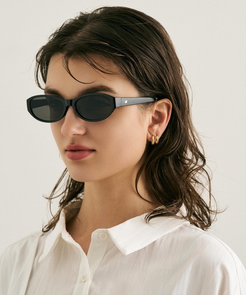 NUEF (ヌエフ)の「スクエアサングラス|カラーレンズ|トレンド|紫外線対策|UVカット|サングラス|NUEF|COLOR SUNGLASSES(サングラス・レディース・ブラウン/ブラック・FREE)」の2枚目の写真