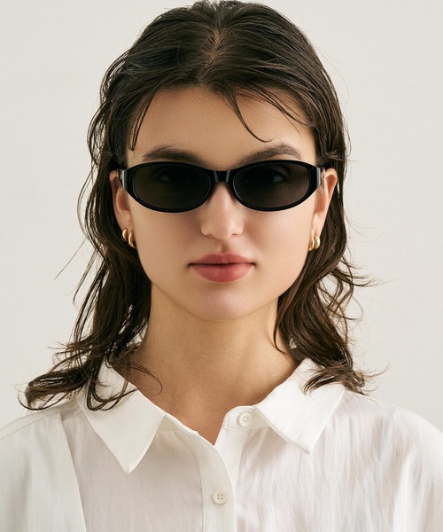 NUEF (ヌエフ)の「スクエアサングラス|カラーレンズ|トレンド|紫外線対策|UVカット|サングラス|NUEF|COLOR SUNGLASSES(サングラス・レディース・ブラウン/ブラック・FREE)」の3枚目の写真