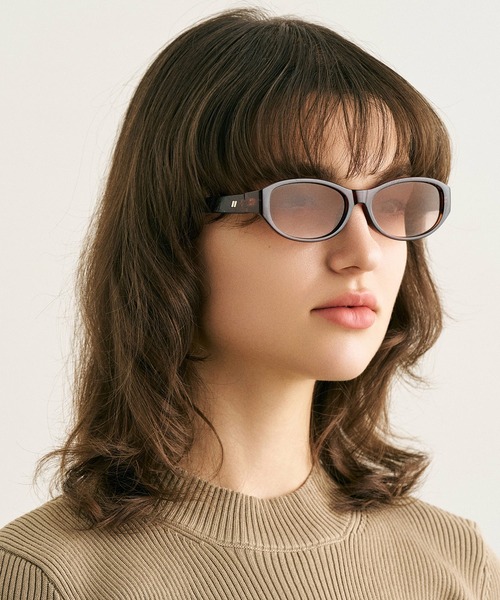 NUEF (ヌエフ)の「スクエアサングラス|カラーレンズ|トレンド|紫外線対策|UVカット|サングラス|NUEF|COLOR SUNGLASSES(サングラス・レディース・ブラウン/ブラック・FREE)」の5枚目の写真