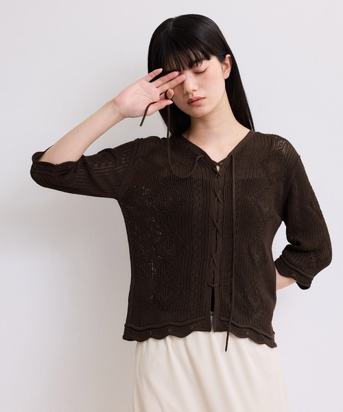 ADAM ET ROPE'(アダムエロペ)の「【WEB限定】2wayレースアップカーディガン(カーディガン/ボレロ・レディース・ブラック/ダークブラウン/オフホワイト・FREE)」の3枚目の写真