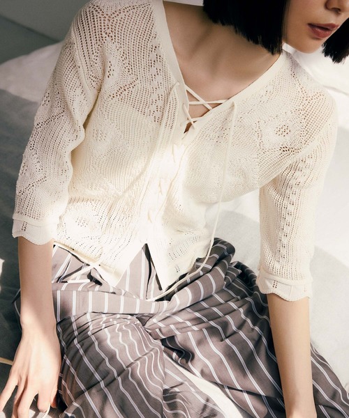 ADAM ET ROPE'(アダムエロペ)の「【WEB限定】2wayレースアップカーディガン(カーディガン/ボレロ・レディース・ブラック/ダークブラウン/オフホワイト・FREE)」の2枚目の写真