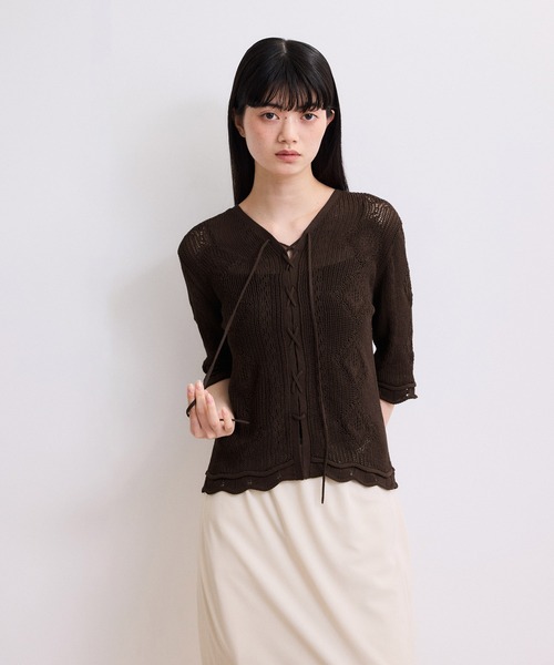 ADAM ET ROPE'(アダムエロペ)の「【WEB限定】2wayレースアップカーディガン(カーディガン/ボレロ・レディース・ブラック/ダークブラウン/オフホワイト・FREE)」の9枚目の写真