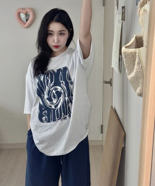 MOZMOZ(モズモズ)の「カオス オーバーサイズ 半袖Tシャツ ホワイト(Tシャツ/カットソー・レディース・その他・1/2/3)」の5枚目の写真