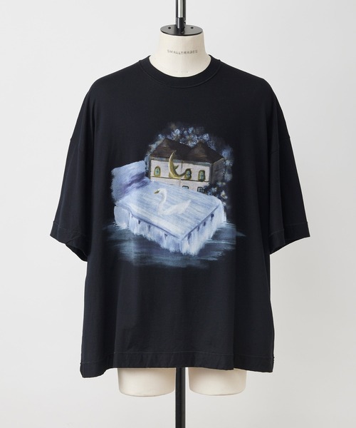 SHINYAKOZUKA(シンヤコヅカ)の「bedroom and living room(ISSUE8)(Tシャツ/カットソー・メンズ・ホワイト/ブラック・MEDIUM/SMALL)」の2枚目の写真