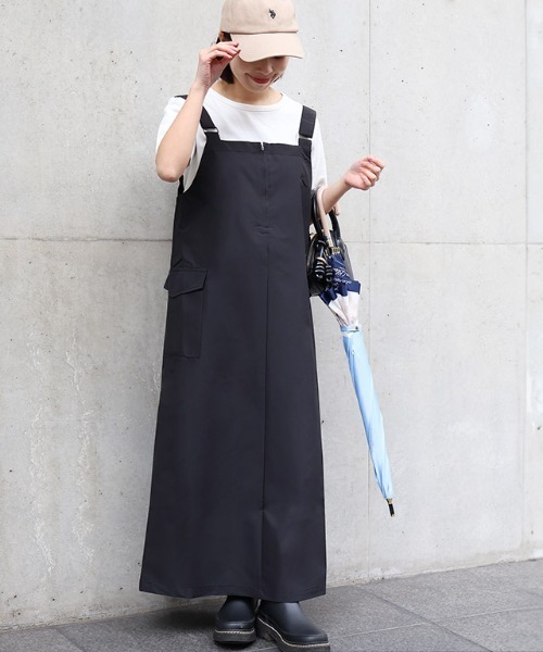 Pierrot(ピエロ)の「軽撥水フロントジップジャンパースカート(ジャンパースカート・レディース・ブラック/ベージュ・L/M/PM)」の2枚目の写真