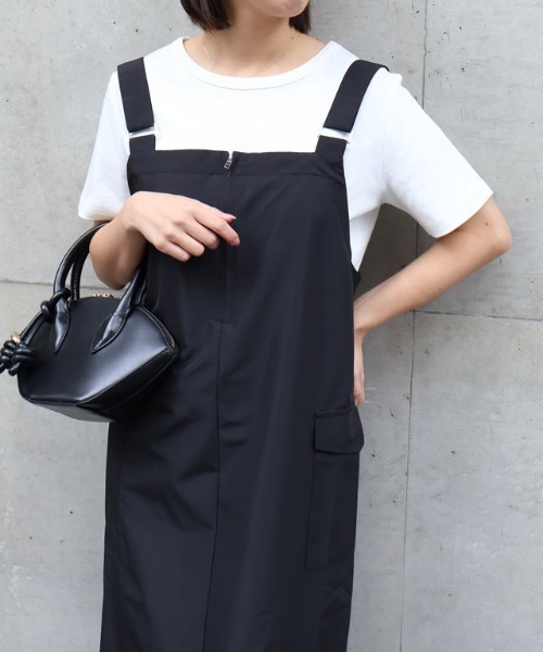 Pierrot(ピエロ)の「軽撥水フロントジップジャンパースカート(ジャンパースカート・レディース・ブラック/ベージュ・L/M/PM)」の4枚目の写真