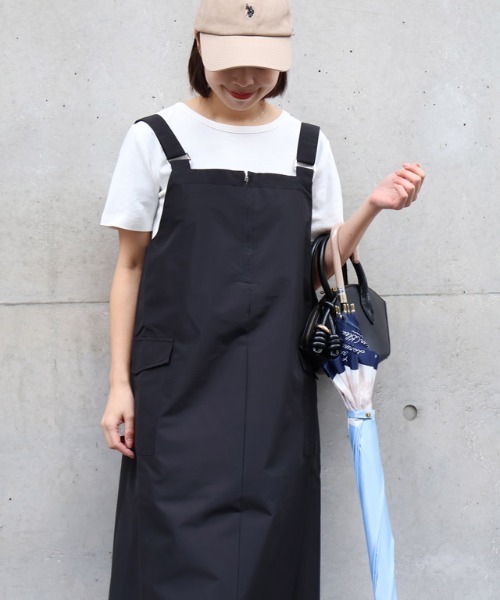 Pierrot(ピエロ)の「軽撥水フロントジップジャンパースカート(ジャンパースカート・レディース・ブラック/ベージュ・L/M/PM)」の6枚目の写真
