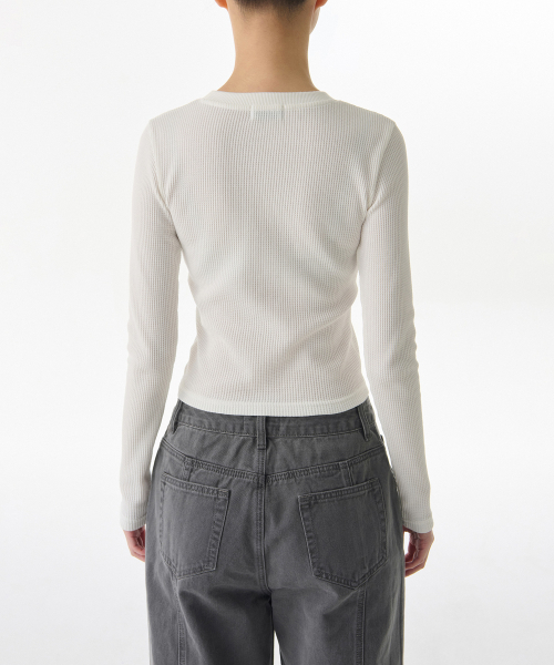 MUSINSA STANDARD WOMAN（ムシンサスタンダードウーマン）の「ウィメンズワッフルスリムクルーネック長袖Tシャツ[アイボリー]（Tシャツ/カットソー・レディース・その他・X-SMALL/SMALL/MEDIUM/LARGE）」の18枚目の写真