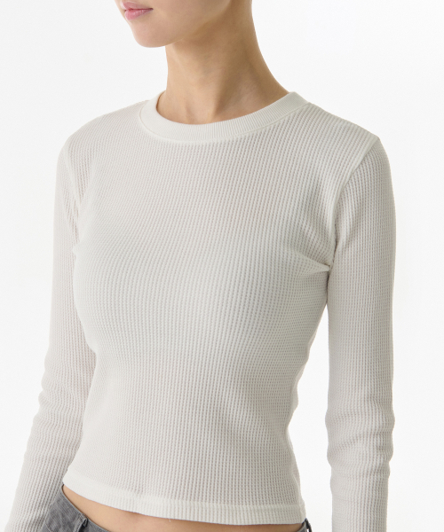 MUSINSA STANDARD WOMAN（ムシンサスタンダードウーマン）の「ウィメンズワッフルスリムクルーネック長袖Tシャツ[アイボリー]（Tシャツ/カットソー・レディース・その他・X-SMALL/SMALL/MEDIUM/LARGE）」の17枚目の写真