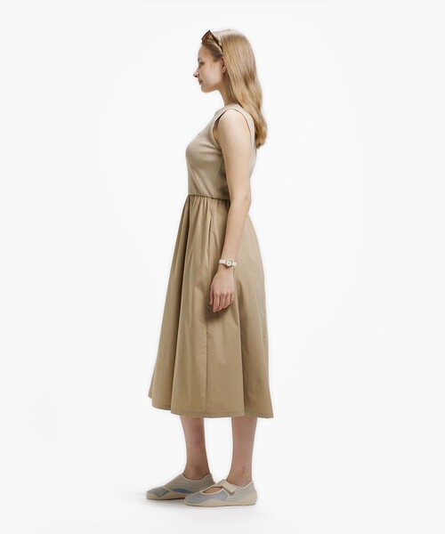 LACOSTE(ラコステ)の「異素材コンビノースリーブドレス / フレアワンピース(ワンピース・レディース・ベージュ/ライトグレー/ブラック・40/38/36/34)」の6枚目の写真