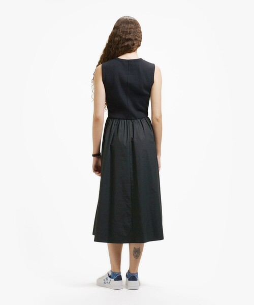 LACOSTE(ラコステ)の「異素材コンビノースリーブドレス / フレアワンピース(ワンピース・レディース・ベージュ/ライトグレー/ブラック・40/38/36/34)」の17枚目の写真