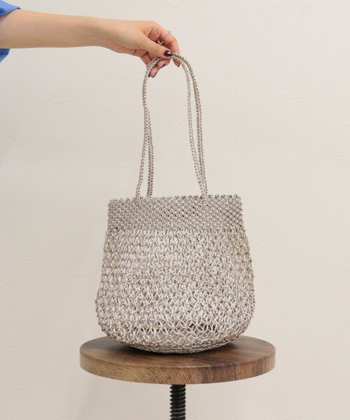 fredy emue(フレディエミュ)の「【BAGMATI/バグマティ】ラメコードメッシュラウンドバッグ(かごバッグ・レディース・シルバー/ゴールド・FREE)」の7枚目の写真