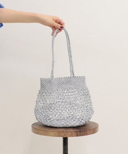 fredy emue(フレディエミュ)の「【BAGMATI/バグマティ】ラメコードメッシュラウンドバッグ(かごバッグ・レディース・シルバー/ゴールド・FREE)」の8枚目の写真