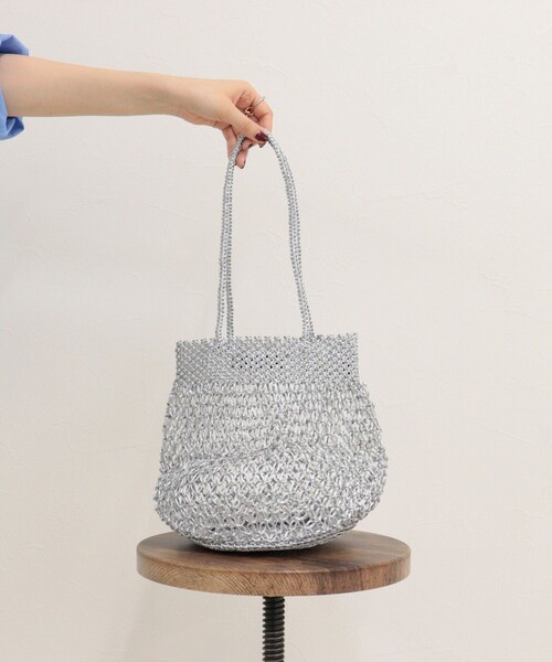 fredy emue(フレディエミュ)の「【BAGMATI/バグマティ】ラメコードメッシュラウンドバッグ(かごバッグ・レディース・シルバー/ゴールド・FREE)」の10枚目の写真