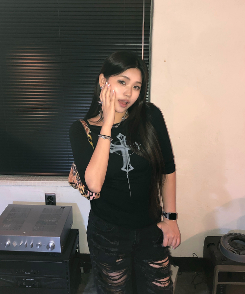 PLASMASPHERE(プラズマスフィア)の「クロスボートネックオフショルダーゴシックTシャツ_2COLOR(Tシャツ/カットソー・レディース・ブラック/ダークグレー・FREE)」の9枚目の写真