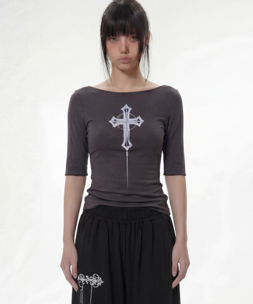 PLASMASPHERE(プラズマスフィア)の「クロスボートネックオフショルダーゴシックTシャツ_2COLOR(Tシャツ/カットソー・レディース・ブラック/ダークグレー・FREE)」の10枚目の写真