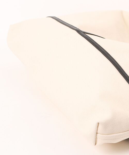 ALLSAINTS（オールセインツ）の「ASHA CANVAS SHOULDER | ASHA キャンバス ショルダー（ショルダーバッグ・レディース・ホワイト系その他・ONE SIZE）」の9枚目の写真