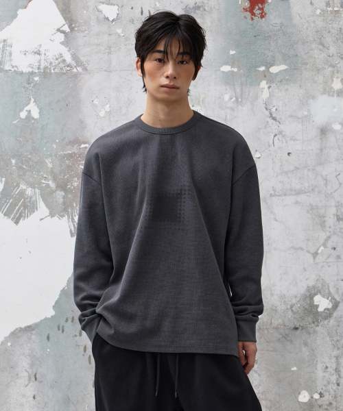 AGOD（エージーオーディー）の「エックスドットピグメントロングスリーブ[チャコール]（Tシャツ/カットソー・レディース・その他・SMALL/MEDIUM/LARGE）」の2枚目の写真