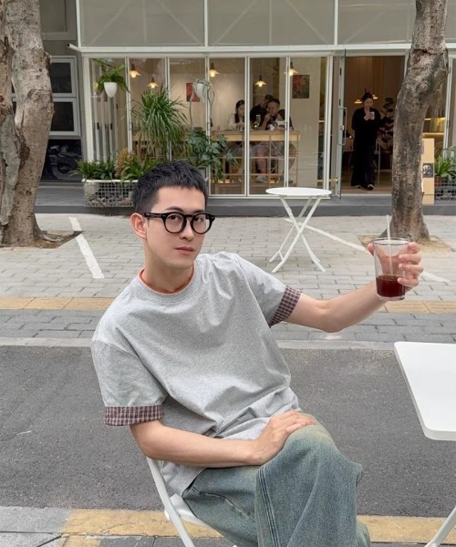 Ritzy(リッツィー)の「2 色展開のオーバーサイズ 袖口チェック T シャツ(Tシャツ/カットソー・メンズ・ブラック/グレー・L/XL/M)」の7枚目の写真