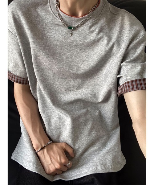 Ritzy(リッツィー)の「2 色展開のオーバーサイズ 袖口チェック T シャツ(Tシャツ/カットソー・メンズ・ブラック/グレー・L/XL/M)」の5枚目の写真