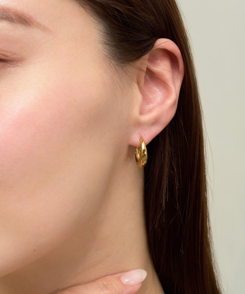 VATSURICA(バツリカ)の「〈LOINE〉金属アレルギー対応 / ステンレス / ドロップ フープピアス 14mm(ピアス(両耳用)・レディース・ゴールド・FREE)」の3枚目の写真