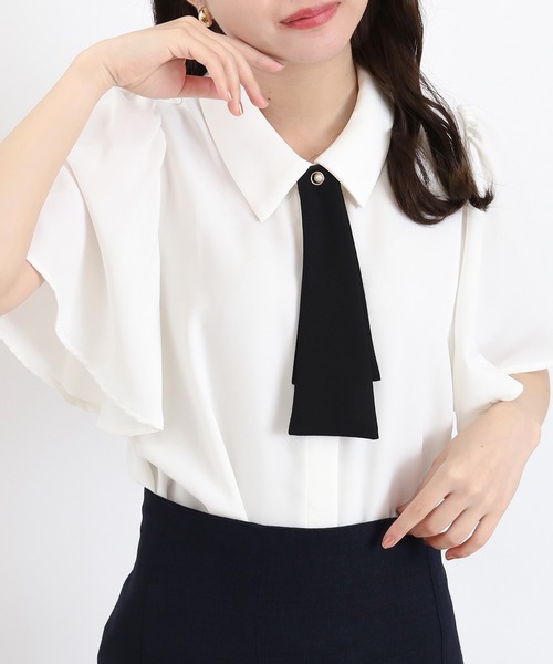 ASTORIA ODIER(アストリアオディール)の「デタッチャブルボウタイブラウス(半袖)(シャツ/ブラウス・レディース・ピンクベージュ/ホワイト/グレイッシュブルー/ネイビー・MEDIUM/SMALL)」の1枚目の写真