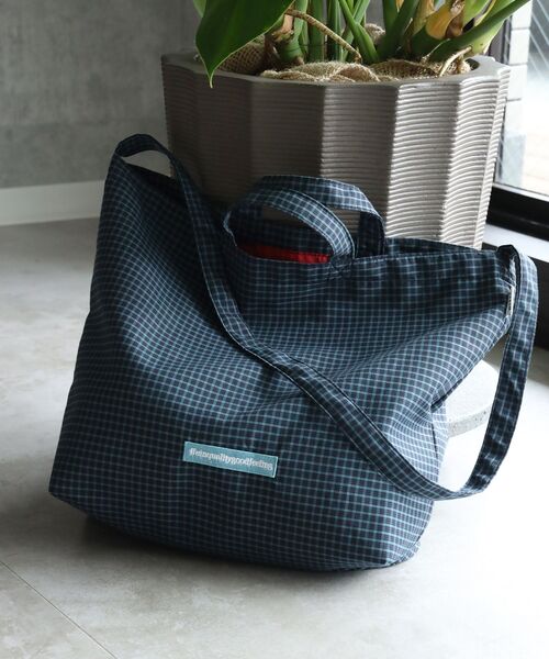 FFEIN（フェイン）の「【FFEIN（フェイン）】2WAYチェックトートバッグ / ユニセックス バック 2WAY 雑貨 刺繍 チェック ポケット（トートバッグ・メンズ・レッド/サックスブルー/ネイビー/ブルー・FREE）」の2枚目の写真