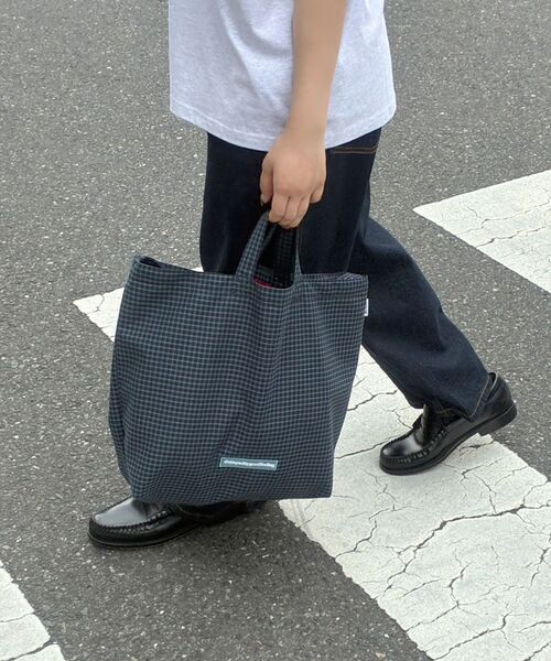FFEIN（フェイン）の「【FFEIN（フェイン）】2WAYチェックトートバッグ / ユニセックス バック 2WAY 雑貨 刺繍 チェック ポケット（トートバッグ・メンズ・レッド/サックスブルー/ネイビー/ブルー・FREE）」の10枚目の写真