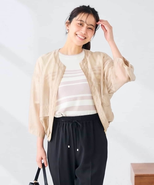 a.v.v(アーヴェヴェ)の「ノーカラーシアーブルゾン(ノーカラージャケット・レディース・カーキ/ベージュ・39)」の2枚目の写真