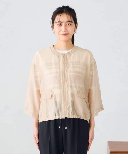 a.v.v(アーヴェヴェ)の「ノーカラーシアーブルゾン(ノーカラージャケット・レディース・カーキ/ベージュ・39)」の15枚目の写真