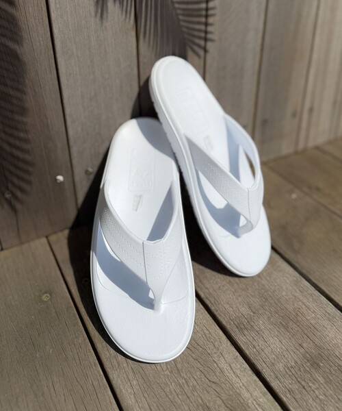 ISLAND SLIPPER(アイランドスリッパ)の「【ISLAND SLIPPER/アイランド・スリッパ】202EVAトングサンダル(サンダル・メンズ・ベージュ/ネイビー/ブラック/ホワイト・26/28/27)」の1枚目の写真