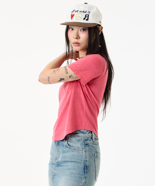 UNKNOWN PLANET(アンノウンプラネット)の「アーカイブウォッシュドエンブレムクロップTシャツ4カラー(Tシャツ/カットソー・レディース・オリーブ/ライトピンク/レッド/チャコール・MEDIUM/SMALL)」の6枚目の写真
