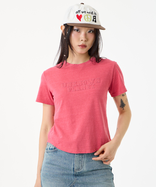 UNKNOWN PLANET(アンノウンプラネット)の「アーカイブウォッシュドエンブレムクロップTシャツ4カラー(Tシャツ/カットソー・レディース・オリーブ/ライトピンク/レッド/チャコール・MEDIUM/SMALL)」の7枚目の写真