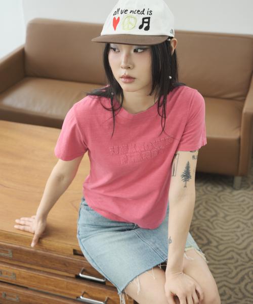 UNKNOWN PLANET(アンノウンプラネット)の「アーカイブウォッシュドエンブレムクロップTシャツ4カラー(Tシャツ/カットソー・レディース・オリーブ/ライトピンク/レッド/チャコール・MEDIUM/SMALL)」の14枚目の写真