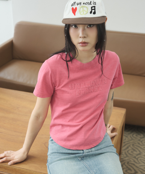 UNKNOWN PLANET(アンノウンプラネット)の「アーカイブウォッシュドエンブレムクロップTシャツ4カラー(Tシャツ/カットソー・レディース・オリーブ/ライトピンク/レッド/チャコール・MEDIUM/SMALL)」の15枚目の写真