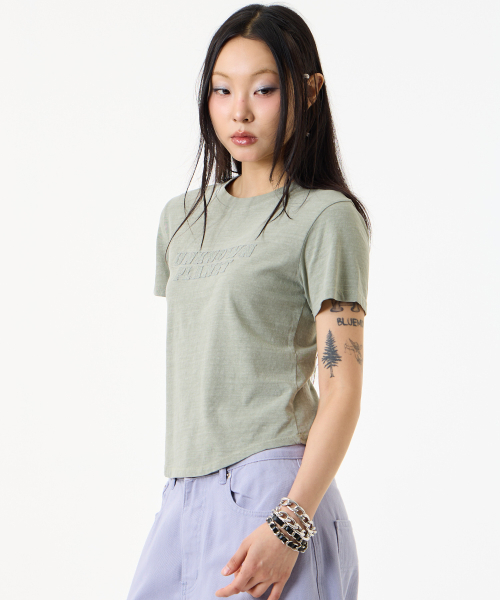 UNKNOWN PLANET(アンノウンプラネット)の「アーカイブウォッシュドエンブレムクロップTシャツ4カラー(Tシャツ/カットソー・レディース・オリーブ/ライトピンク/レッド/チャコール・MEDIUM/SMALL)」の20枚目の写真