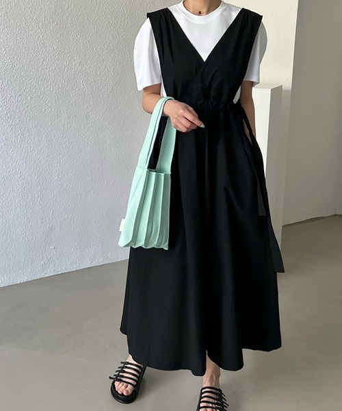 Girly Doll(ガーリードール)の「サイドリボンVネックワンピース(ワンピース・レディース・カーキ/ブラック/ベージュ・F)」の14枚目の写真