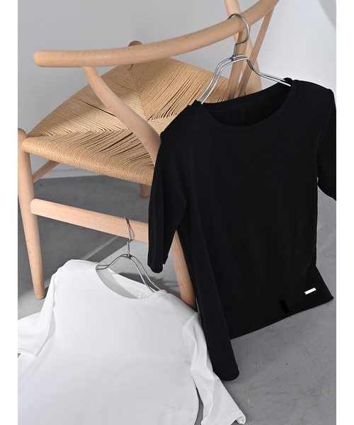 Brown&Street（ブラウンアンドストリート）の「肩パッドTシャツ（Tシャツ/カットソー・レディース・ホワイト/ブラック・FREE）」の2枚目の写真