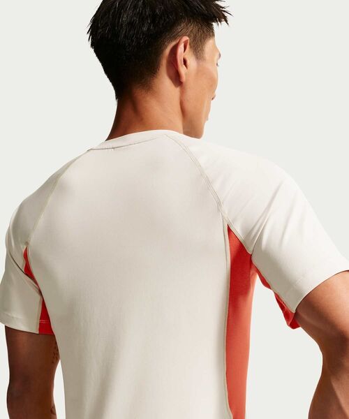 ACG(エィシージー)の「ナイキ ACG "Wildsee" メンズ Dri-FIT ショートスリーブ インナー トップス / Nike ACG "Wildsee" Men's Dri-FIT Short-Sleeve Base Layer Top IO1453-104 Light Orewood Brown(Tシャツ/カットソー・メンズ・ブラウン系その他・M/L/2XL/XL/S)」の2枚目の写真