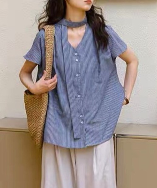 Vipoa(ヴィポア)の「ルーズVネックタイストライプシャツ(シャツ/ブラウス・レディース・ブルー・FREE)」の3枚目の写真