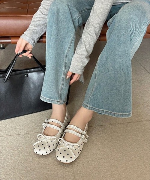 shoes365(シューズスリーシックスファイヴ)の「SHOES 365ドット柄 ダブルストラップ メリージェーン フラット バレエ リボン パンプス(バレエシューズ・レディース・ホワイト/ブラック・23.0cm/23.5cm/24.0cm/24.5cm)」の6枚目の写真