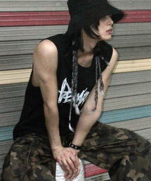 M rough text-logo boxy sleeveless - Black