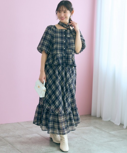 marun(マルン)の「<大きいサイズ>【nanaeさんコラボ】チェック柄ペプラムショートブラウス marun(シャツ/ブラウス・レディース・ブラウン/ネイビー・L/5L/4L/3L/LL)」の16枚目の写真