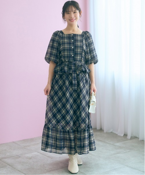 marun(マルン)の「<大きいサイズ>【nanaeさんコラボ】チェック柄ペプラムショートブラウス marun(シャツ/ブラウス・レディース・ブラウン/ネイビー・L/5L/4L/3L/LL)」の3枚目の写真