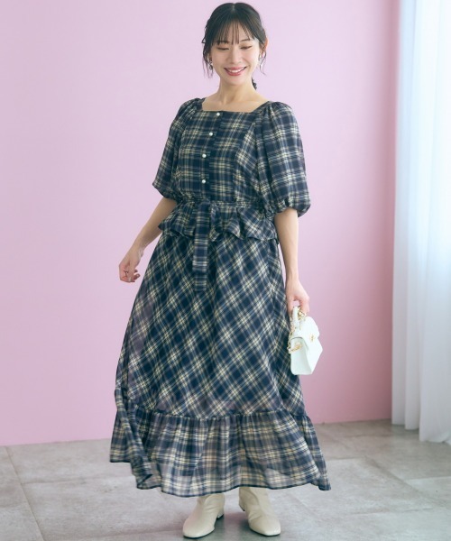 marun(マルン)の「<大きいサイズ>【nanaeさんコラボ】チェック柄ペプラムショートブラウス marun(シャツ/ブラウス・レディース・ブラウン/ネイビー・L/5L/4L/3L/LL)」の4枚目の写真