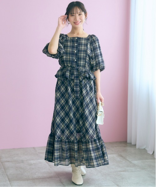 marun(マルン)の「<大きいサイズ>【nanaeさんコラボ】チェック柄ペプラムショートブラウス marun(シャツ/ブラウス・レディース・ブラウン/ネイビー・L/5L/4L/3L/LL)」の5枚目の写真